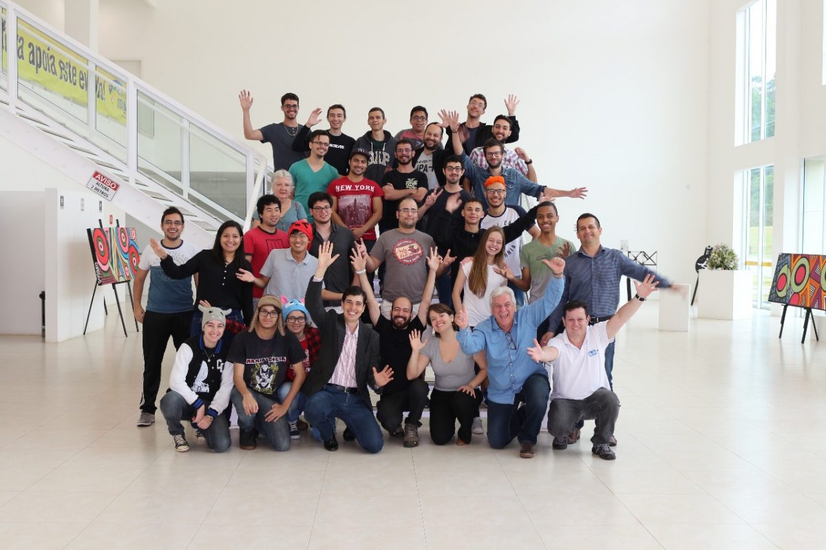Equipes desenvolvem soluções interativas durante primeira Hackathon Tá de Pé